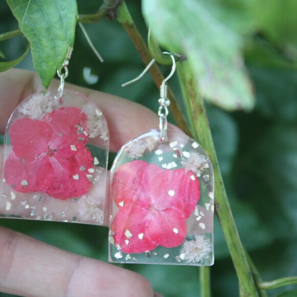 Hand Crafted Resin Earrings with Real Flowers & Embellishments of Gold - Picture 5 of 7